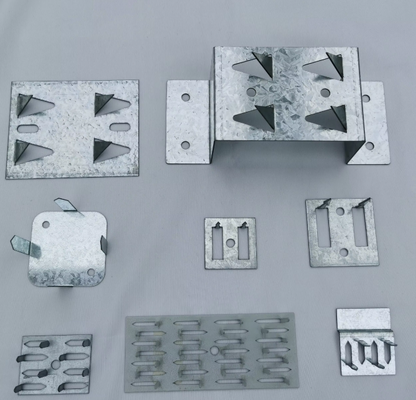 Clip impalabile in acciaio zincato stampato su misura con design autobloccante per applicazioni di fissaggio isolante